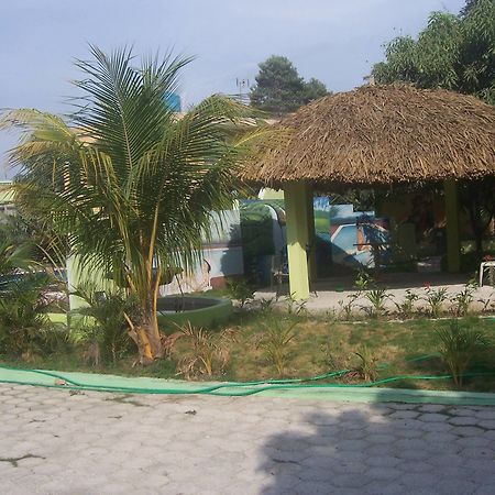 La Cayenna Hotel Et Restaurant Puerto Príncipe Exterior foto