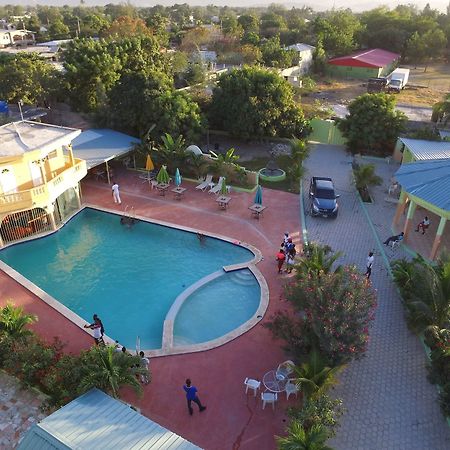La Cayenna Hotel Et Restaurant Puerto Príncipe Exterior foto